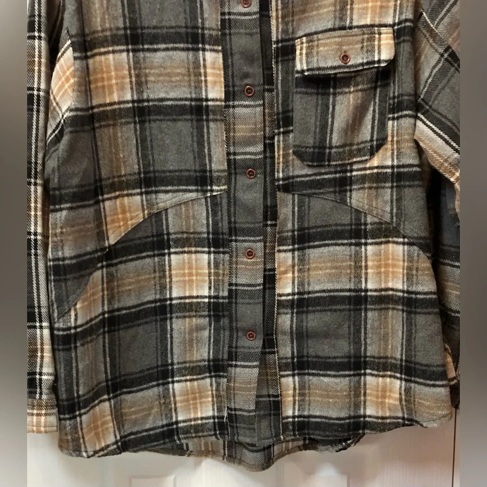 Umgee Women’s Polyester Button Down - Picture 2 of 4